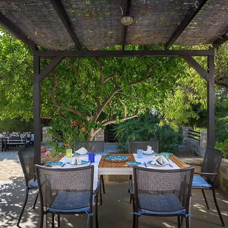 Mary's House Villa Pefki